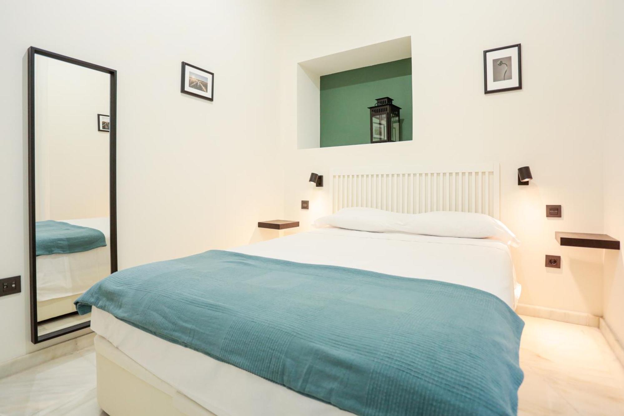 Monkeys Apartments Cervantes Севиля Екстериор снимка